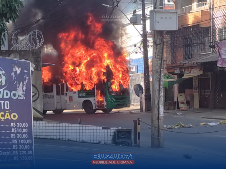 VÍDEO: Ônibus é incendiado na Estrada das Barreiras em Salvador nesta terça-feira (2)