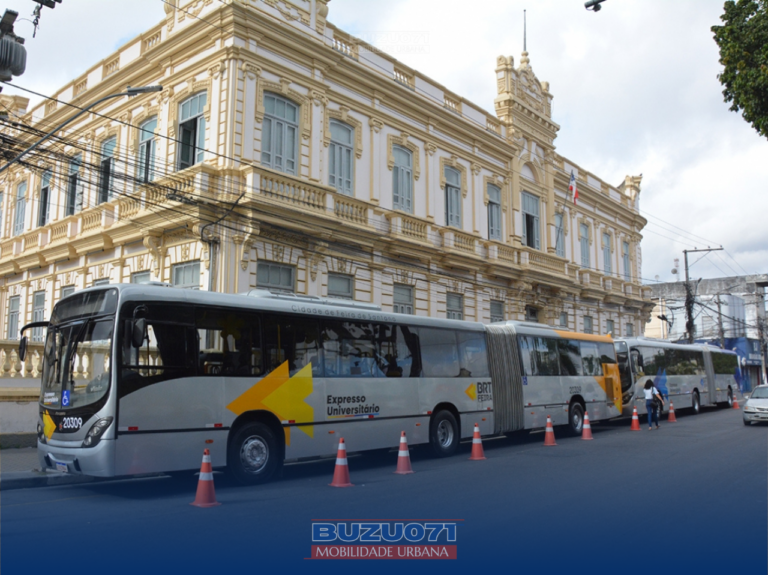 Feira de Santana inaugura linha Expresso Universitário com ônibus articulados