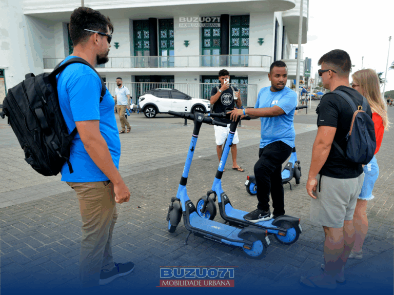 JET intensifica ações educativas em patinetes elétricos em Salvador