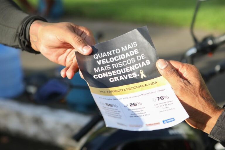 Motociclistas entregadores participam de ação educativa