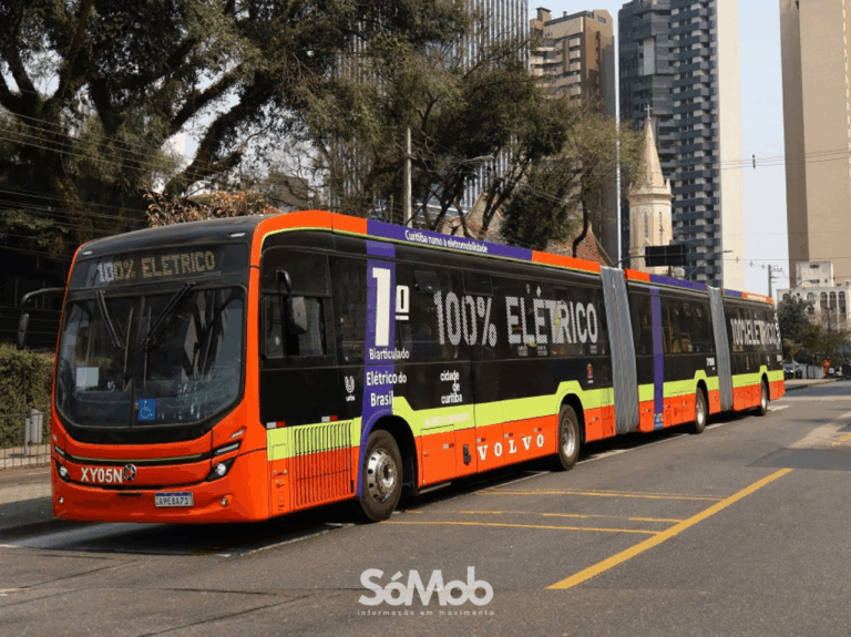 Curitiba inicia testes com primeiro ônibus biarticulado elétrico do Brasil