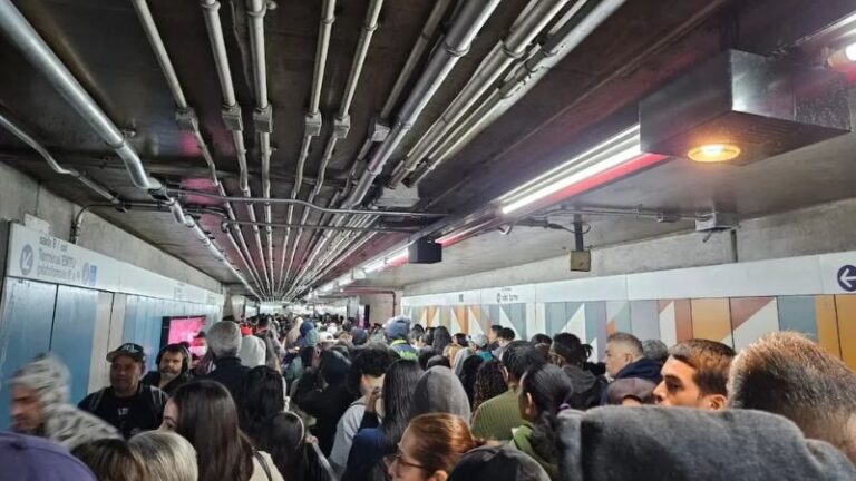 Falha no metrô de São Paulo causa lentidão e superlotação nas principais linhas
