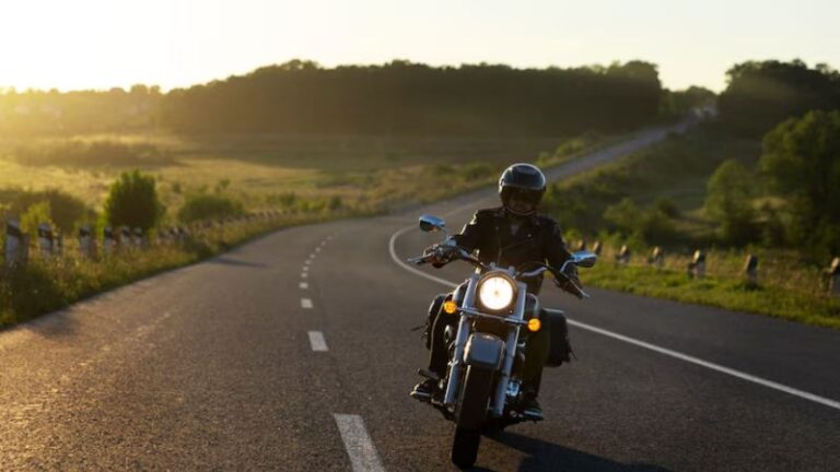 Transalvador realiza treinamento gratuito de pilotagem segura para motociclistas