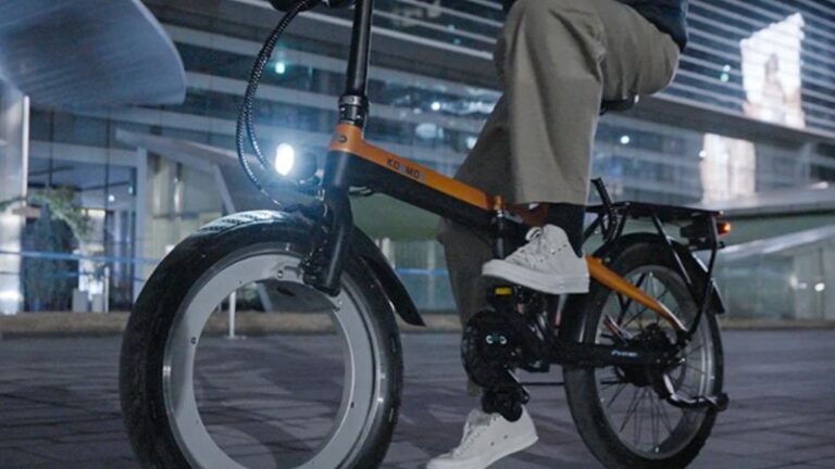 Bike elétrica dobrável sem aro da Kosmos promete inovação e praticidade