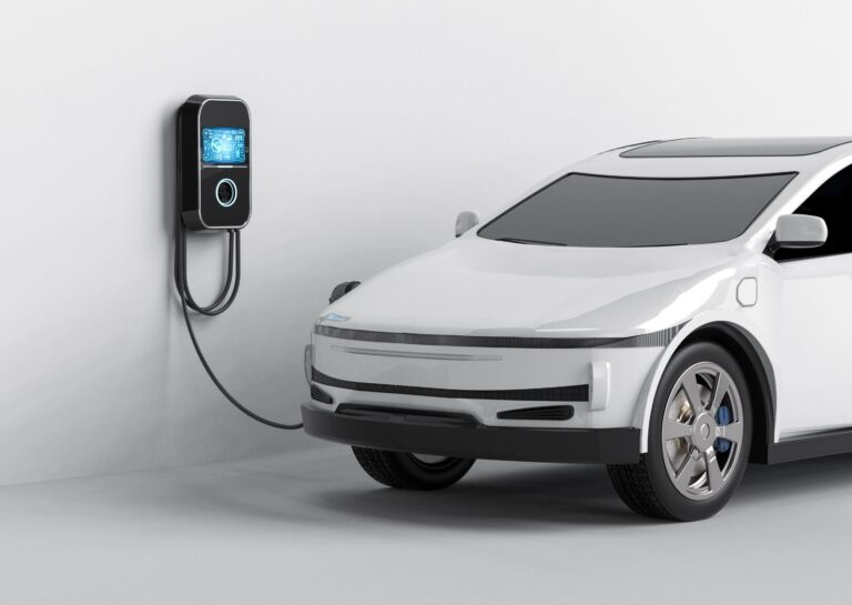 De olho na competitividade, oficinas mudam rotina e se adaptam a carros elétricos
