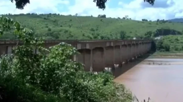 Ponte na BR-101 é interditada por risco estrutural e compromete trânsito no sul da Bahia