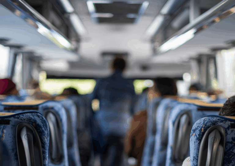 Justiça condena empresa de ônibus por freada brusca e reforça necessidade de mobilidade urbana segura