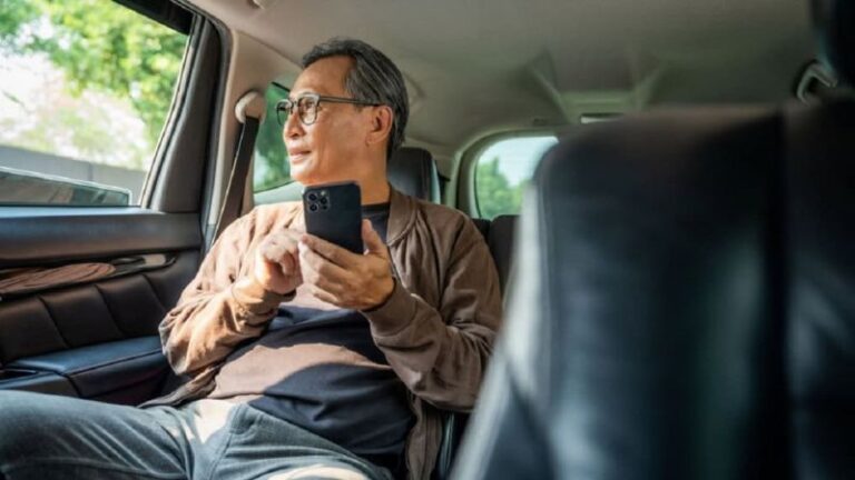 Uber lança modo sênior com visual simplificado para facilitar uso por idosos