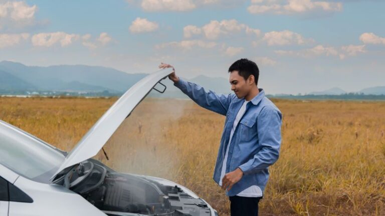 Fumaça na bateria do carro: o que fazer e por que esse sinal pode ser perigoso