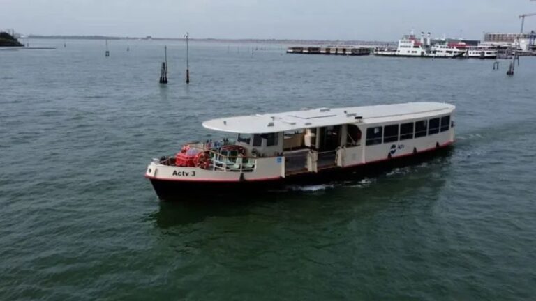 Vaporetto híbrido: ônibus aquático de Veneza ganha motor elétrico e reduz emissões em até 32%