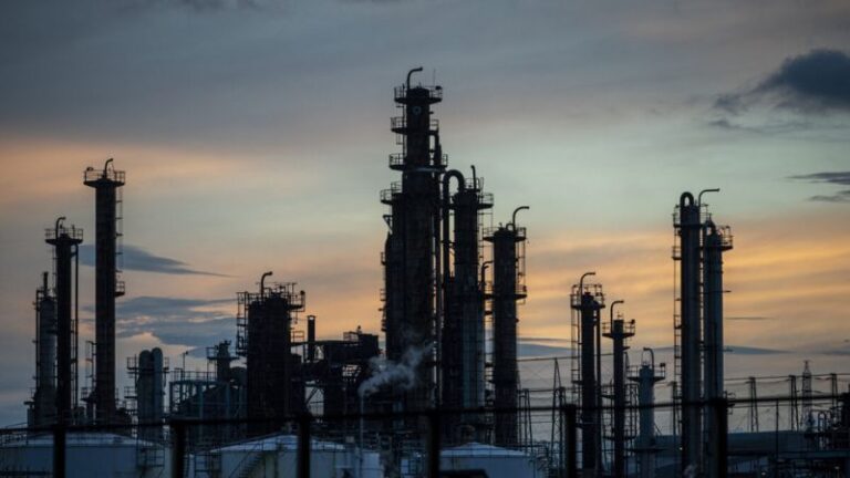 Conflito no Irã pode pressionar preço da gasolina no Brasil, apontam especialistas