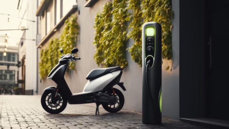 Nova moto elétrica Yadea Keeness chega ao Brasil com desempenho de 125cc