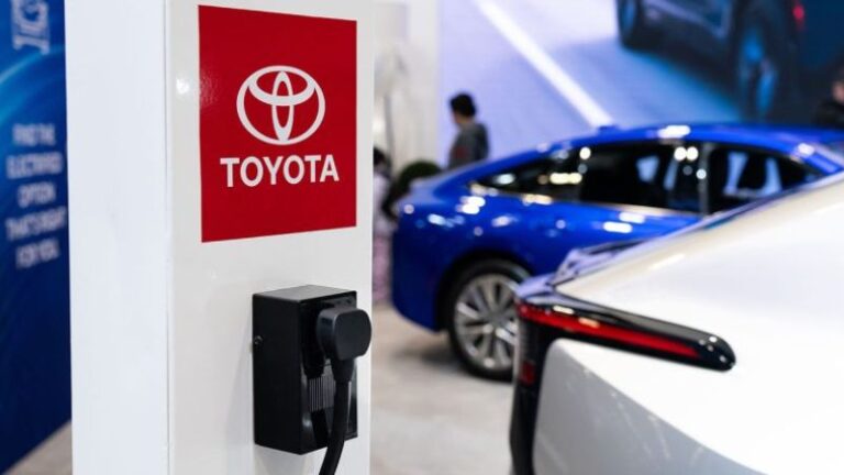 Toyota adia novo SUV híbrido e expõe os desafios do mercado eletrificado