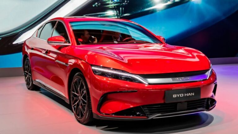 BYD lança sistema de estacionamento autônomo L4 com garantia total contra danos