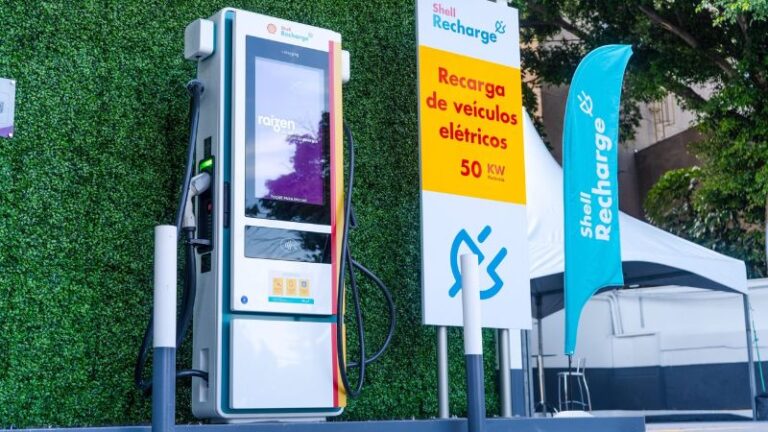 Onde encontrar eletropostos no Brasil: apps, tipos e dicas para motoristas elétricos