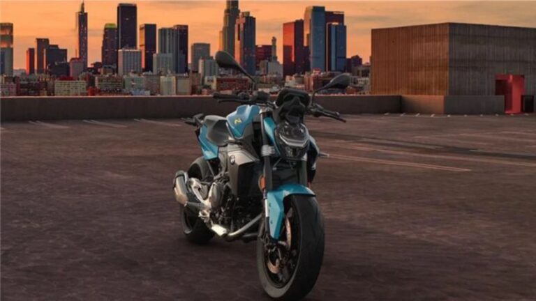 BMW F 900R 2026 estreia no Brasil com mais potência, tecnologia e estilo esportivo