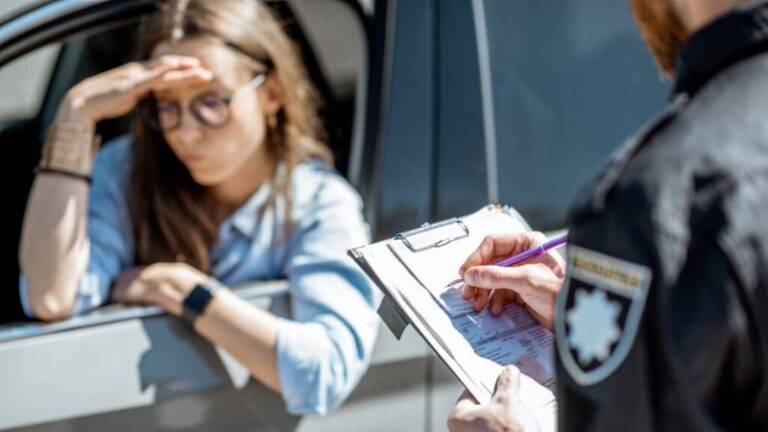 Multa de trânsito leve ou média pode ser convertida em advertência escrita — saiba como fazer