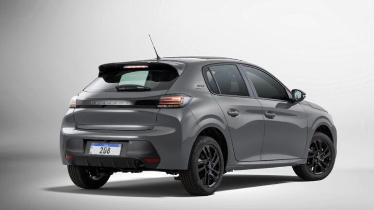 Peugeot 208 e 2008 híbridos chegam em 2026 com motor 1.0 turbo e promessa de economia urbana