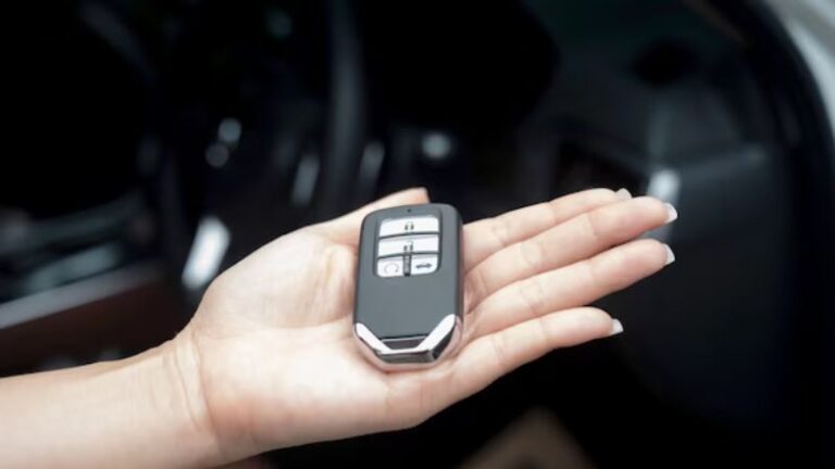 Como dar partida no carro mesmo com a chave inteligente sem bateria