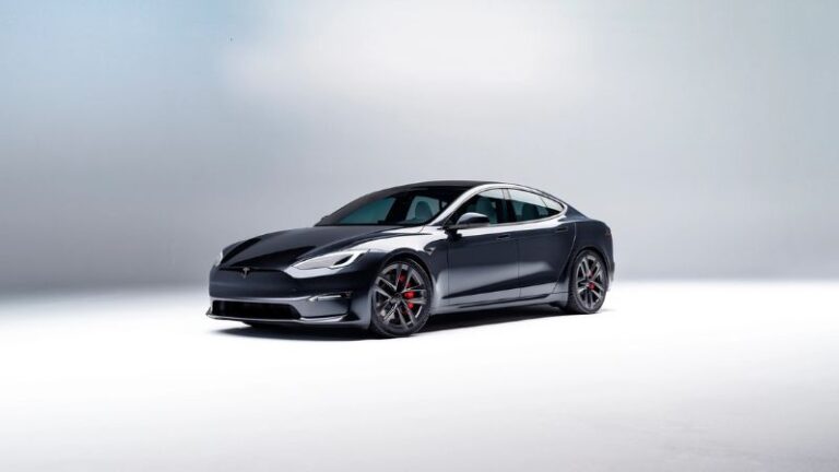 Tesla Model S vira campo de batalha digital entre comprador e antigo dono