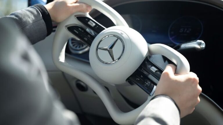 Mercedes-Benz aposta em direção eletrônica com sistema steer-by-wire