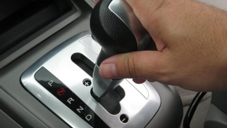 Câmbio automático: 5 erros que podem custar caro ao motorista, especialistas alertam para práticas comuns que comprometem a transmissão e geram prejuízos no longo prazo