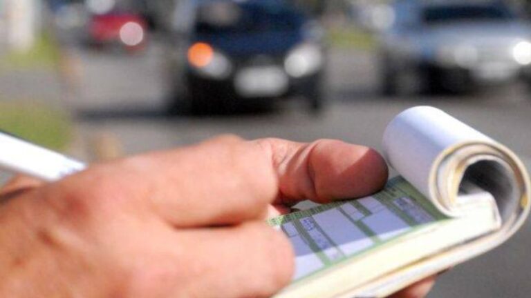 Pisca-alerta: uso incorreto pode gerar multa de R$ 130,16 e 4 pontos na CNH