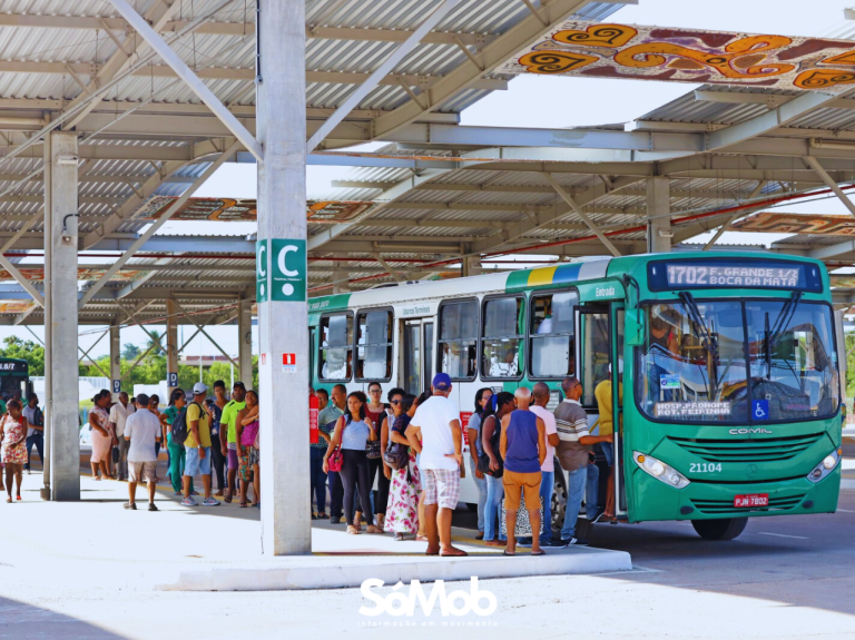 Contrastes dos Terminais: Enquanto passageiros se espremem em Águas Claras, Pituaçu segue vazio