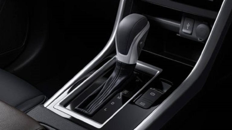 Câmbio automático no semáforo: usar Drive (D) ou Neutro (N)?