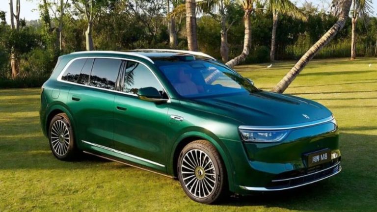 Huawei surpreende com o Aito M8, eleito o carro mais seguro da China em 2025