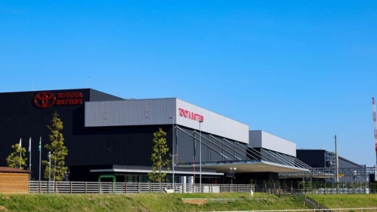 Lucro da Toyota despenca 37% após tarifaço de Trump e levanta alerta sobre impacto global