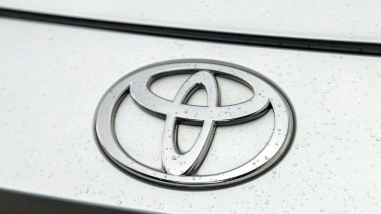 Toyota reafirma estratégia flexível e mantém aposta em motores a combustão