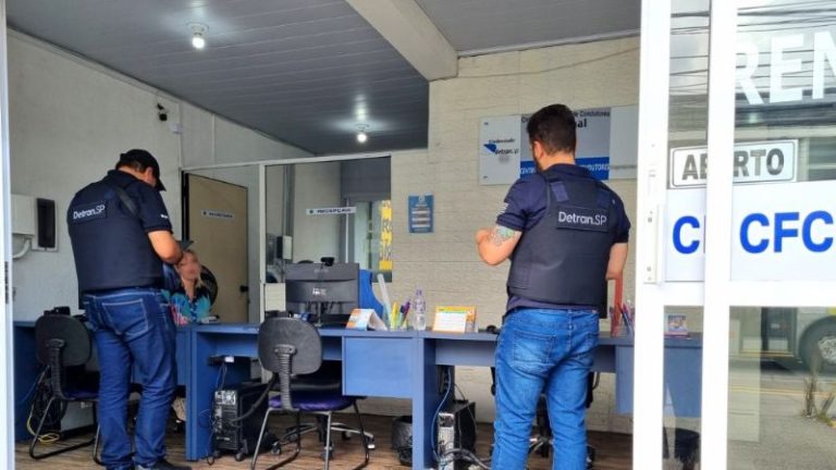 Detran-SP cassa credenciamento de 121 autoescolas por irregularidades em 2025