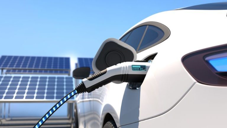 Carros elétricos aceleram no Brasil e devem bater recorde de vendas em 2025