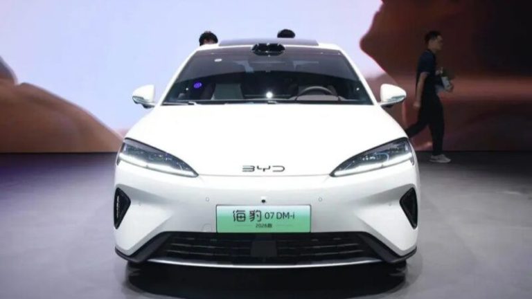 BYD lança Seal 07 DM-i 2026: sedã híbrido chega com design refinado e tecnologia de ponta