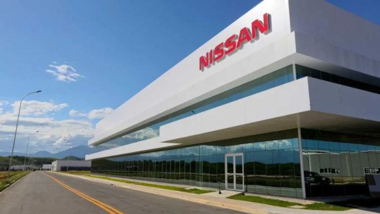 Mercedes-Benz vende participação na Nissan em meio à crise financeira da montadora japonesa