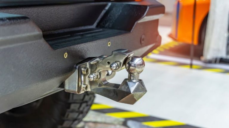 Acessórios proibidos no carro: o que pode virar multa e dor de cabeça sem você perceber