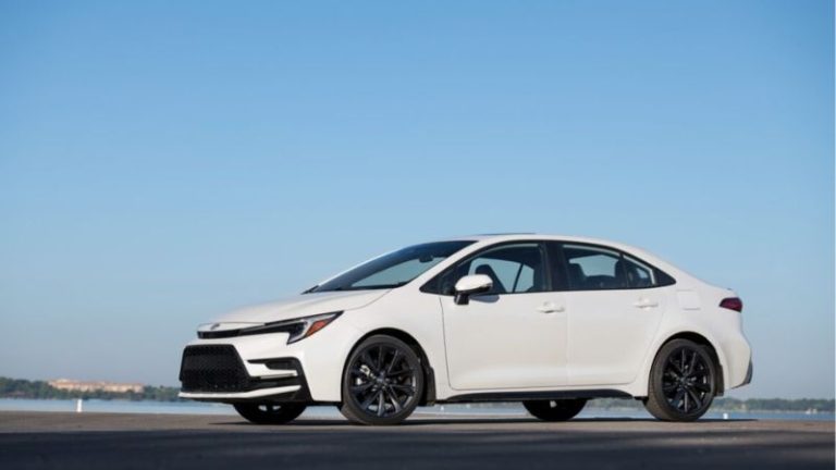 Toyota convoca recall para Corolla, Corolla Cross, GR Corolla e RAV4 por falha grave no painel digital