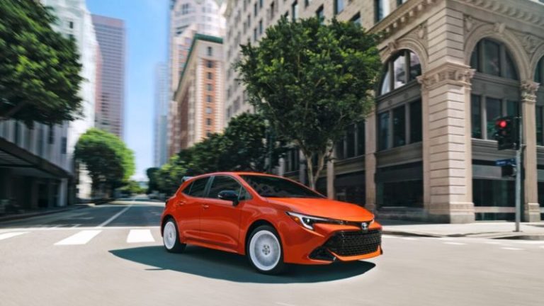 Toyota Corolla Hatchback 2026: mais equipado e acessível que o Honda Civic