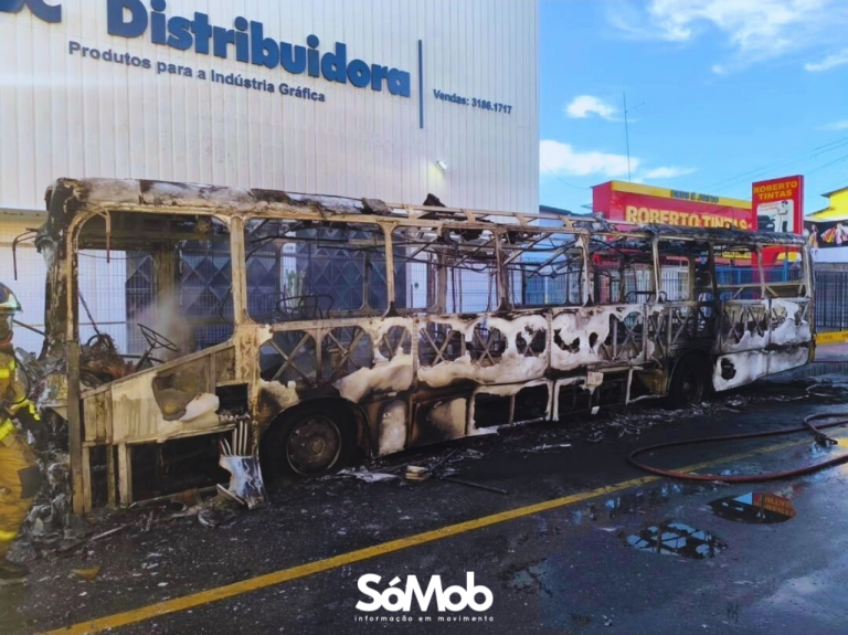 Ônibus pega fogo no Uruguai e reacende debate sobre idade da frota em Salvador