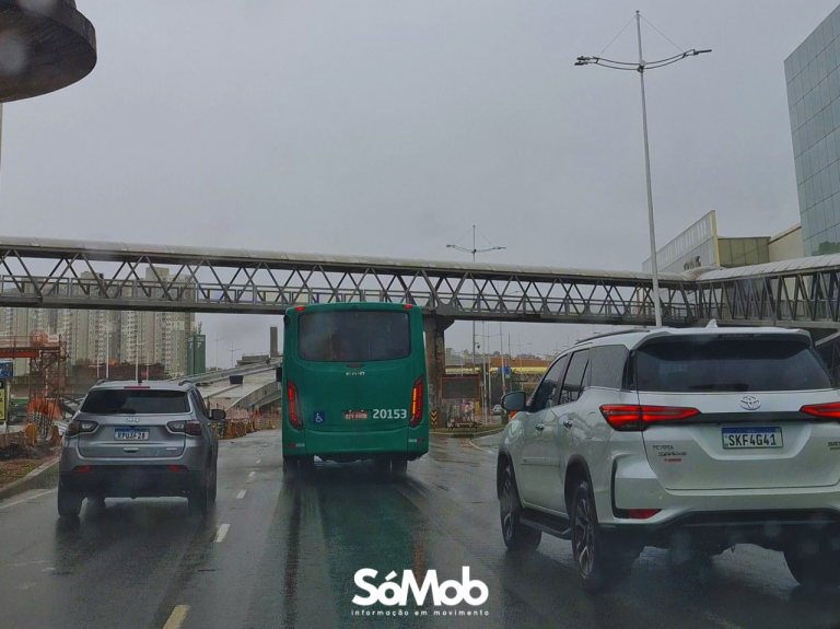 Fortes chuvas causam lentidão, atrasos e superlotação no transporte público de Salvador