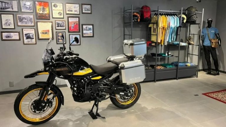 Royal Enfield Aricanduva celebra um ano com descontos de até 50% em boutique