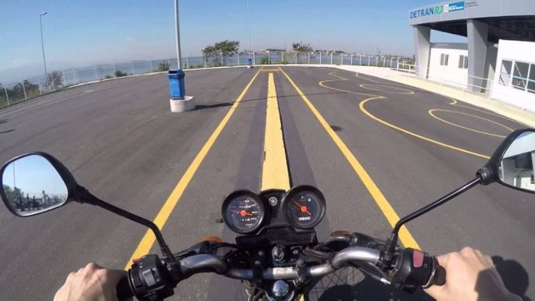 Detran-PR retira rampa do exame prático de moto e facilita avaliação para CNH A