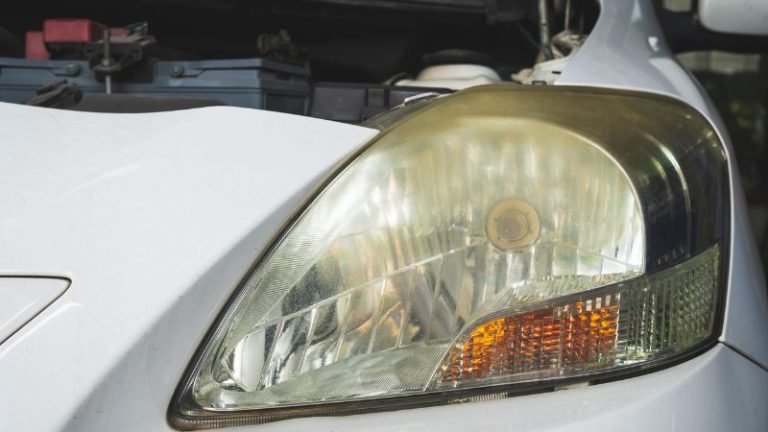Faróis amarelados? Veja como restaurar o brilho com soluções simples e caseiras