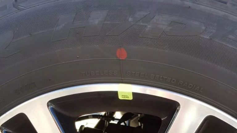 Ponto vermelho no pneu: um detalhe que pode transformar sua experiência ao volante