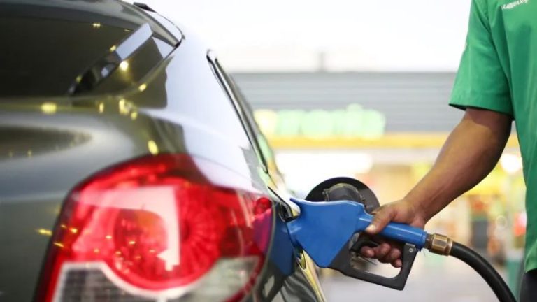 Cinco estratégias simples ajudam motoristas a economizar combustível e prolongar a vida útil do carro