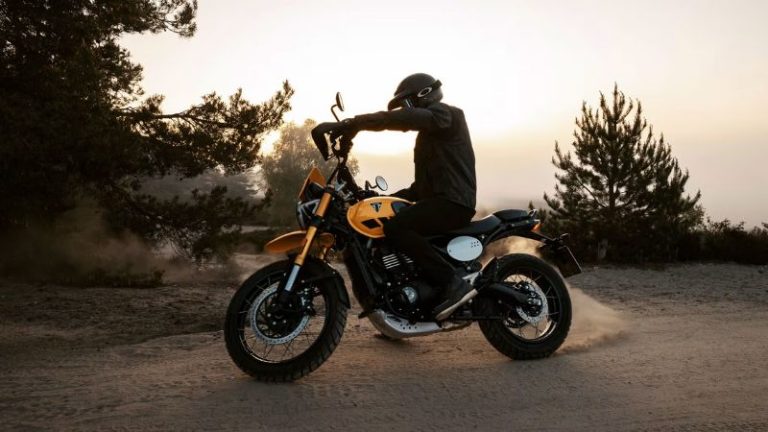 Triumph confirma chegada da Scrambler 400XC ao Brasil em 2026 com preço definido