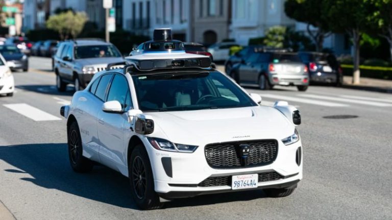Robotáxis avançam nos EUA: Amazon e Waymo ampliam testes e mercado pode valer R$ 1 trilhão até 2034