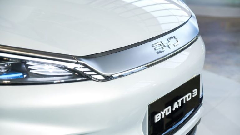 Carros elétricos lideram ranking de desvalorização, mas podem ser oportunidade para compradores atentos