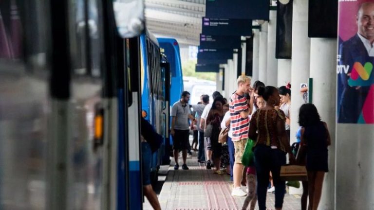 Florianópolis adota pagamento de passagem de ônibus via PIX e avança na modernização do transporte público